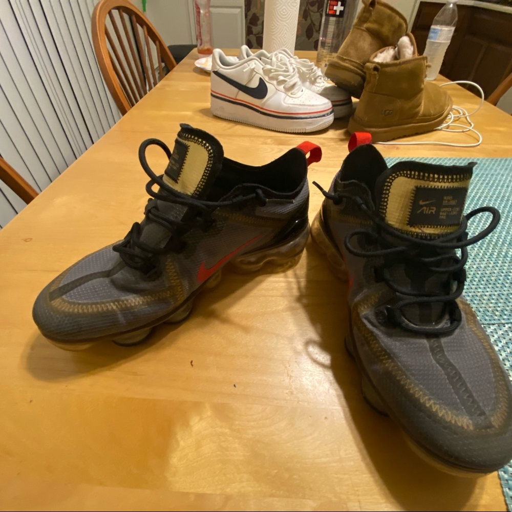 Nike vapor maxs size 8 in women